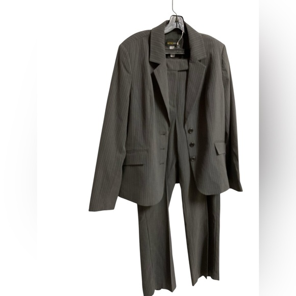 Metrostyle Gray Pinstripe brazer and pants - Picture 2 of 13
